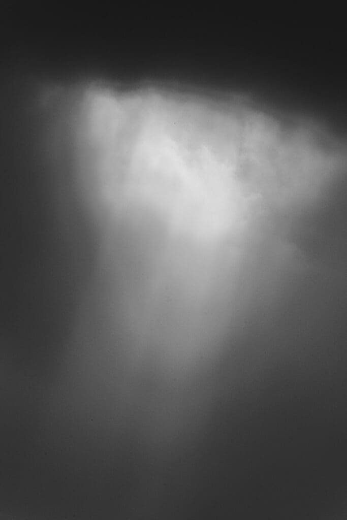 Licht dat doorbreekt door wolken — De bril van Benno Rijpkema